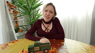 Step Sister Breezy Bri Blowjob Before Thanksgiving - Amateur Homemade Roleplay with Dee Williams