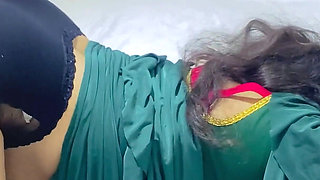 Desi Hot Stepmom Was Caught Alone Today, I Had a Lot of Fun Fucking Her Pussy. I Left Her in a Green Saree Hindiaudio Queenalexa