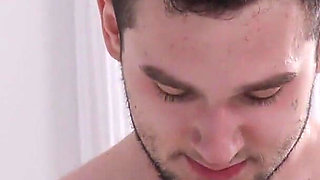 Stud Zack Dickson Gets His Feet Licked by Violet Moore!