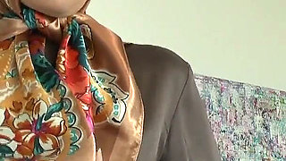 Afternoon Headscarf Try-on, Part 1 - Lady Victoria Valente