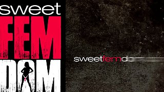 Tattooed Babe Pegs Horny Asshole