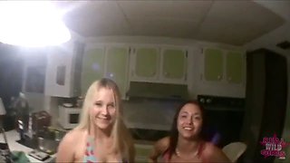 Milky rubbish teens Eating Pussy in the bath p1
