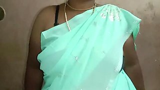 Tamil Aunty Hot Saree Fingering - Big Natural Tits Grabbed in Homemade Indian Sex