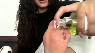 Flexible pale brunette with foot fetish does hot footjob