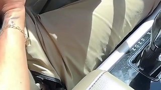 Brazilian MILF ipinapakita ang kanyang clit sa driver at