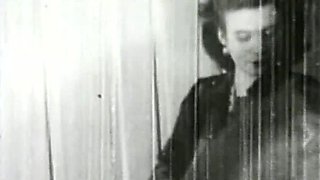 Vintage brunette enjoys sensual dark haired lady moments