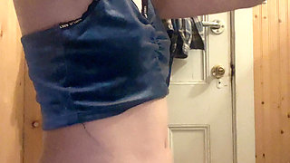 Hana Take a Cup Water Clean Her Pussy in the Bathroom