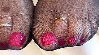 Mrs Mature Feet Teasing You All with Her Cute Toes 397