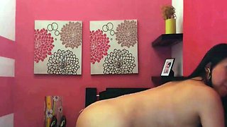 Sexy Colombian Babe Shows Off Her Amazing Assets