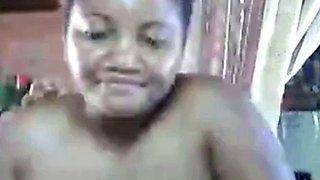 Black African Webcam Girl Nirina from Sambava, Madagascar