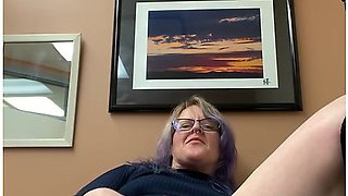 Sneaky Milf Masturbates While Waiting For Doctor In Office