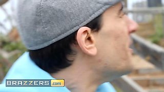 Brazzers - exhibitionist Jada Sparks meets tourist jordi in public & determines to get a supreme dosage of fucking with him