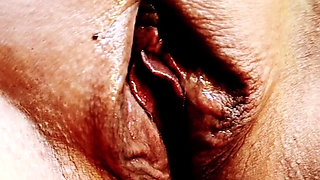 Horny mature looking for a face to sit .