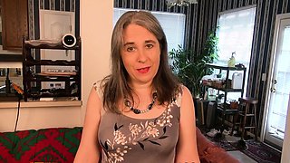 Old milf Kelli pleases her hairy pussy